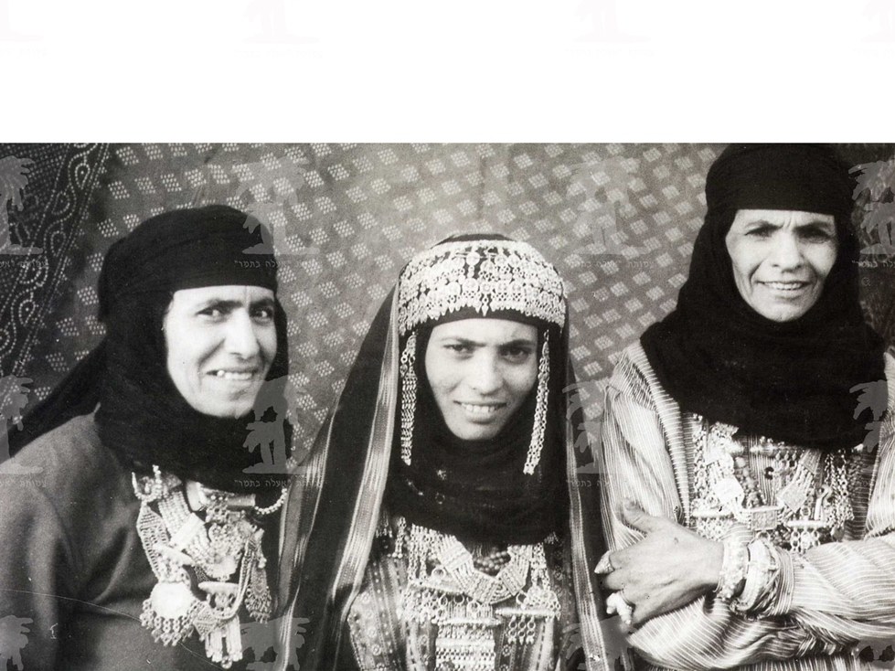 Historical photo of Yemenite Jewish women in traditional dress